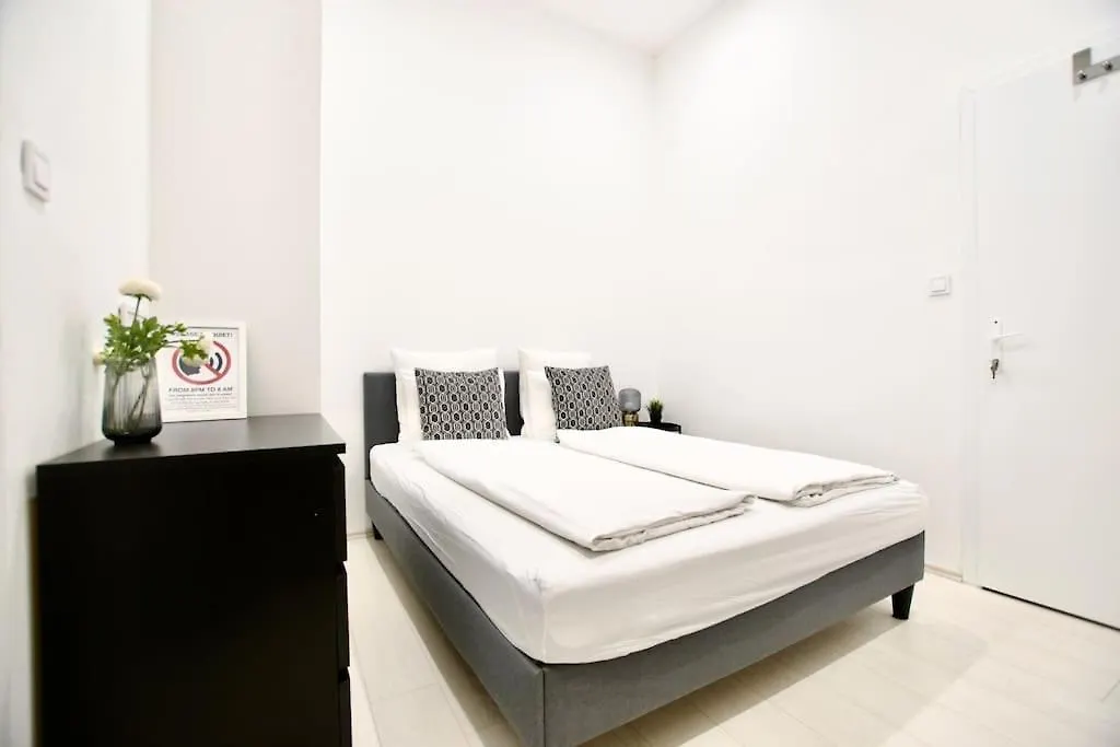 Standard Apartment By Hi5-St. King Mini Studio Budapest